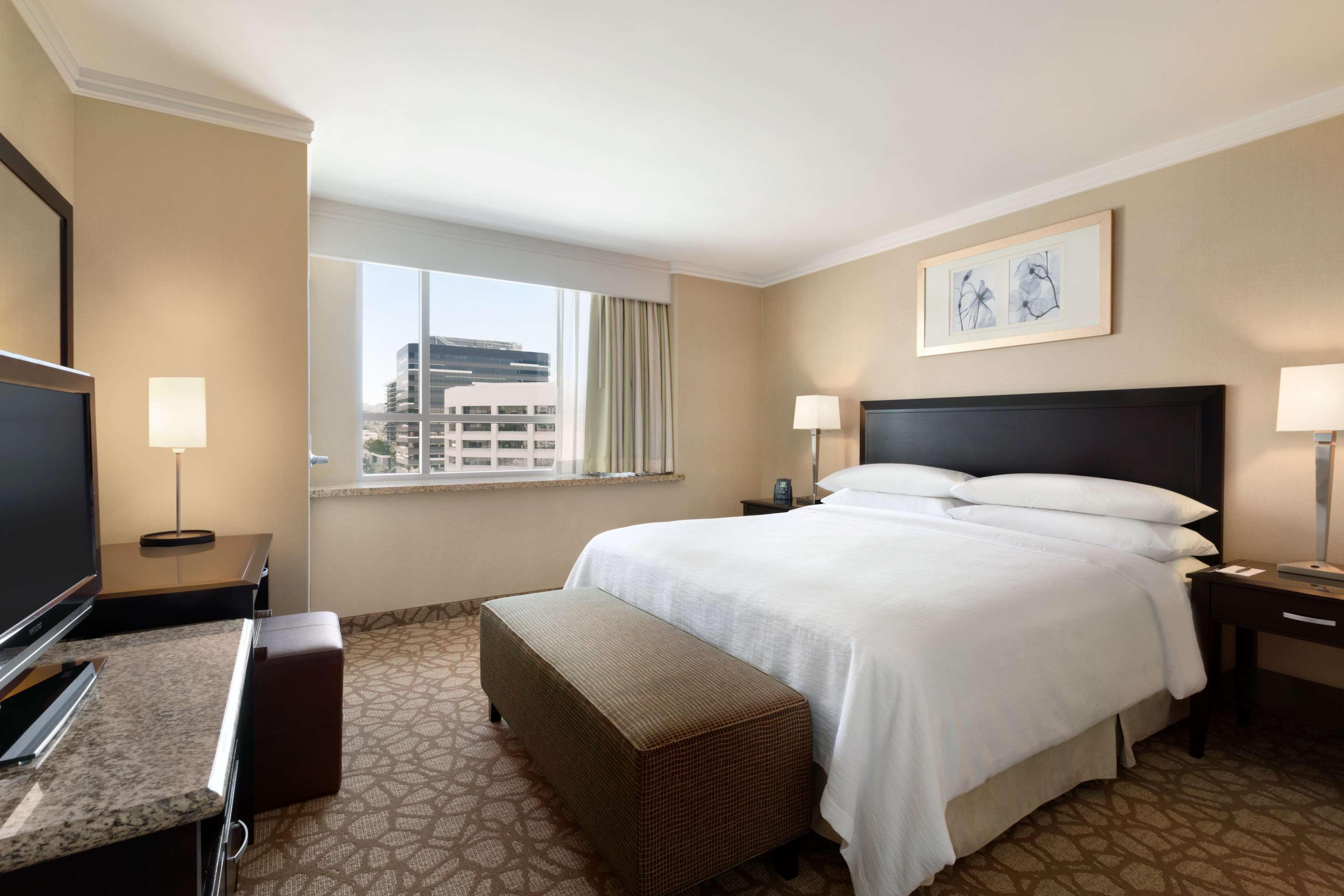 Embassy Suites Los Angeles Глендейл Екстер'єр фото